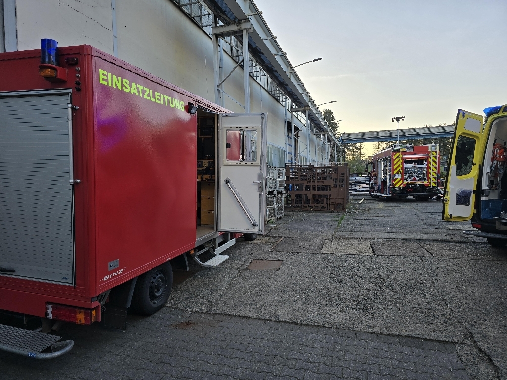 Einsatzfoto Stahlplatte auf PKW
